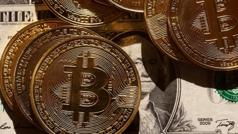 За последний год «биткоин-киты» сбросили более 500 000 BTC, институционалы забрали и стабилизировали рынок