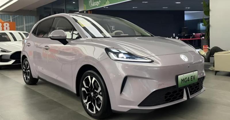 Запас хода до 537 км и 163 л.с.: новый MG4 EV появился в автосалонах Китая до официального дебюта
