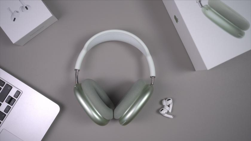 Сравнение на снимках: визуальный экскурс по AirPods Max и Pro