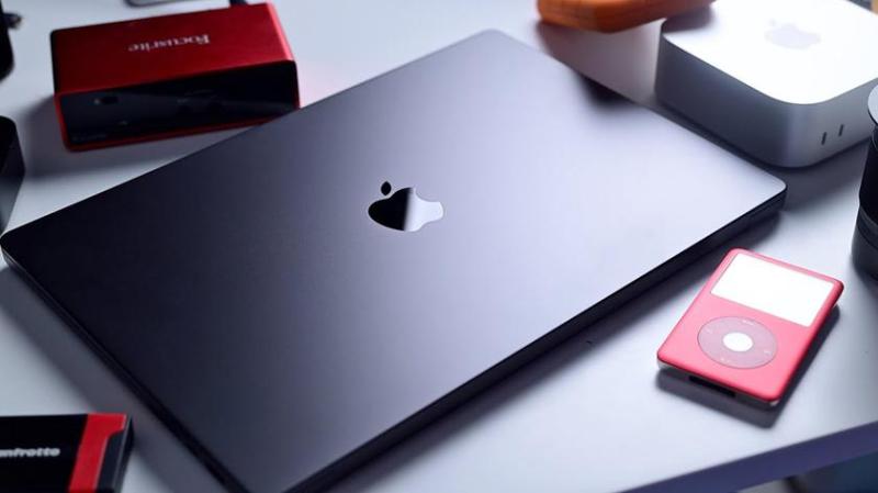 Bloomberg: Apple точно выпустит MacBook Pro с OLED-дисплеем, но это произойдет лишь в 2027 году