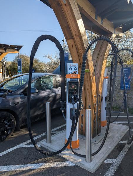 Финская Kempower первой начала производить зарядные станции с антивандальной технологией CableGuard