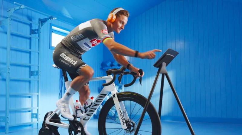 H2O Audio выпустили лимитированные Zwift x RIPT Ultra — наушники для серьёзных тренировок