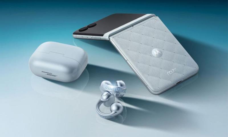 Motorola официально представила The Brilliant Collection: смартфоны и наушники с кристаллами Swarovski