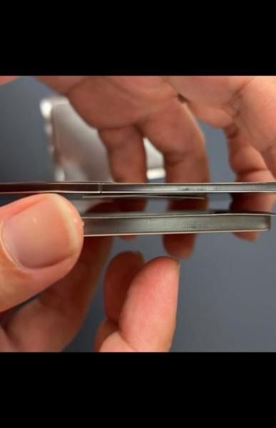 Новое фото демонстрирует насколько тонкая батарея будет в iPhone 17 Air