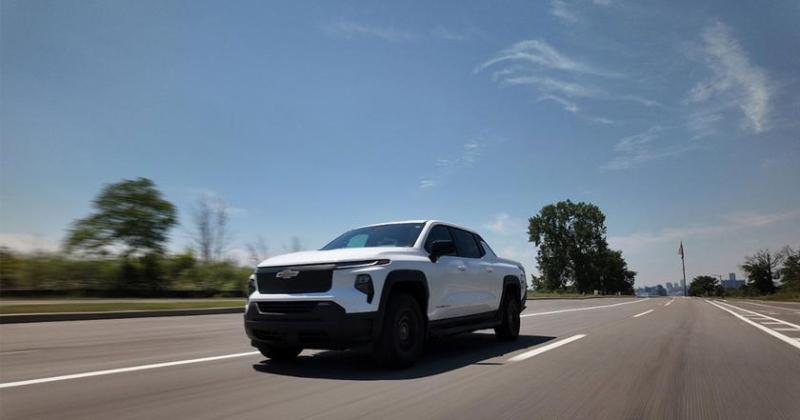 Новый рекорд: Chevy Silverado EV Work Truck проехал 1059,2 мили (1600 км) на одной зарядке