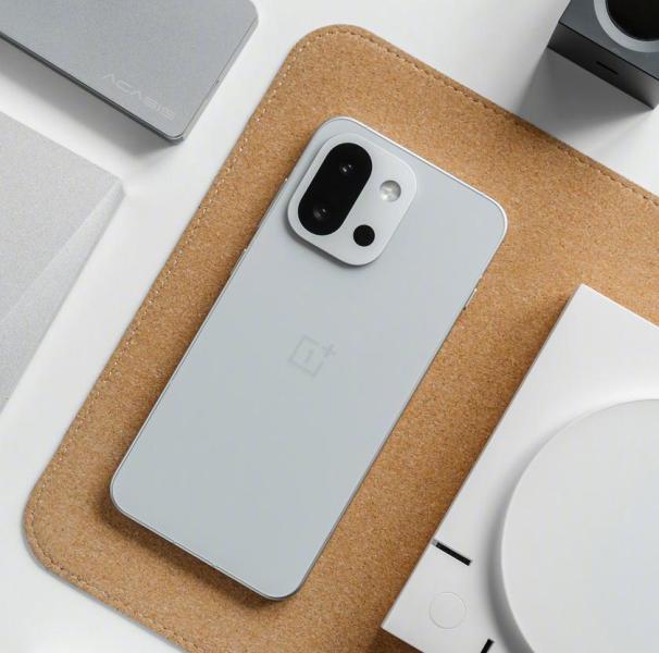 OnePlus 15: прощай круглая камера, привет квадрат
