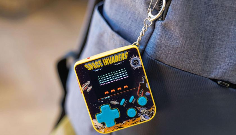 Новая эпоха карманных игр с Super Micro Keychain Gamer