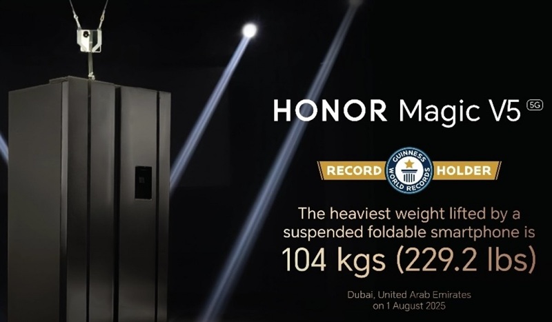Складной смартфон Honor Magic V5 вошел в Книгу рекордов Гиннесса — его шарнир выдержал нагрузку в 104 кг!