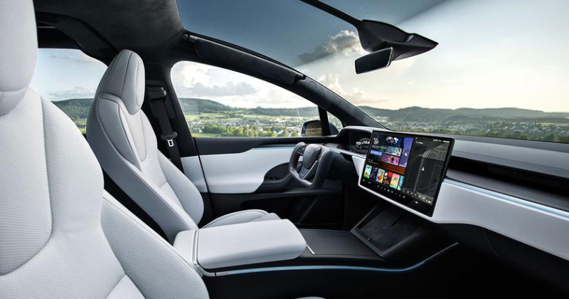 Технологичные решения интерьера: изучаем салон Tesla Model X