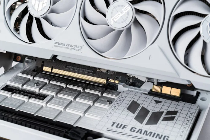 ASUS демонстрирует новый стандарт передачи энергии через PCIe: 250 Вт без кабеля и дополнительных разъемов
