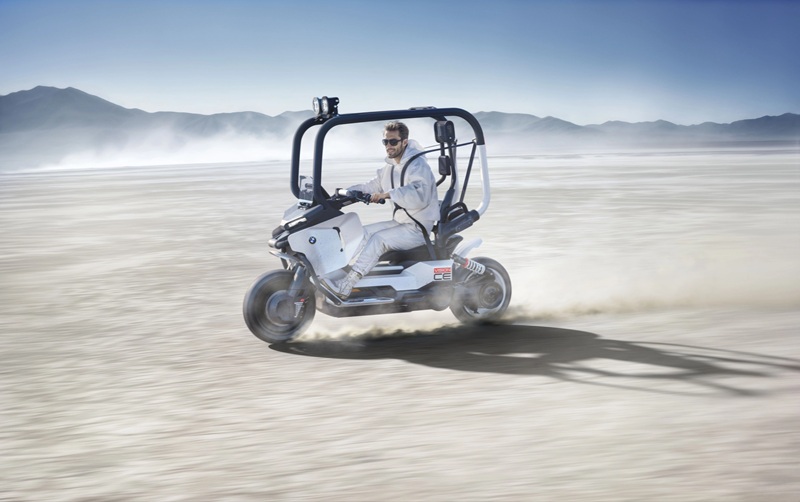 BMW показала Motorrad Vision CE — футуристичный концепт электробайка с акцентом на безопасность