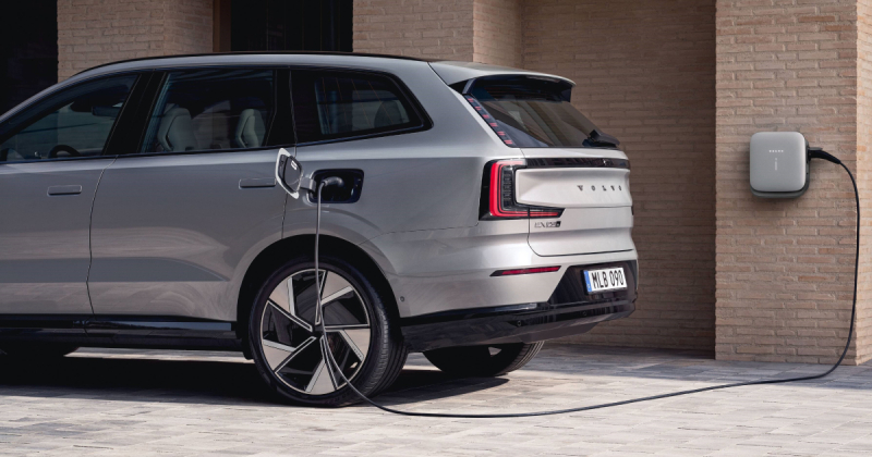 Большое обновление Volvo EX90: дополнительные функции и еще более быстрая зарядка