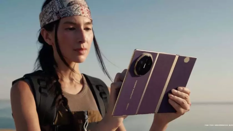 Huawei Mate XTs в деталях: анализ первого постера