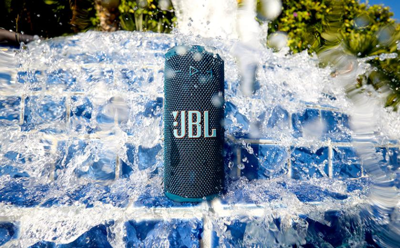 Выносливость и совершенство звука встречаются в новой серии Grip от JBL