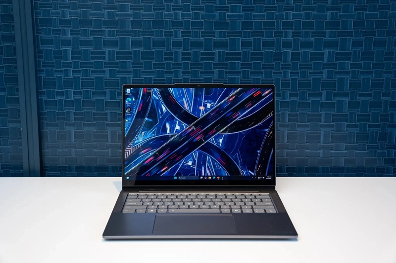 Новый эксперимент Lenovo: компания официально представила необычный ноутбук с вращающимся дисплеем
