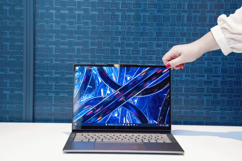 Новый эксперимент Lenovo: компания официально представила необычный ноутбук с вращающимся дисплеем
