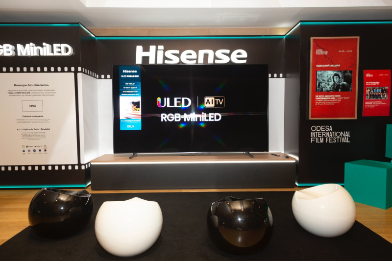 Телевизор за полтора миллиона гривен: Hisense везет в Украину 116-дюймовый телевизор RGB MiniLED на Google TV