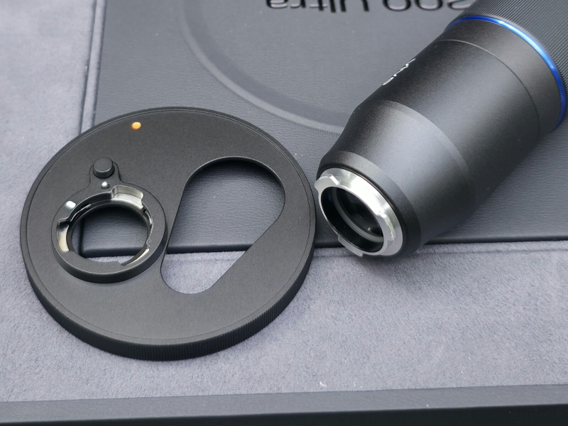 Vivo X300 и X300 Pro получат телеобъектив Zeiss Teleconverter 2.35x kit