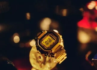 Casio представила revolucionary фитнес-ободок в стиле классических часов для британского рынка