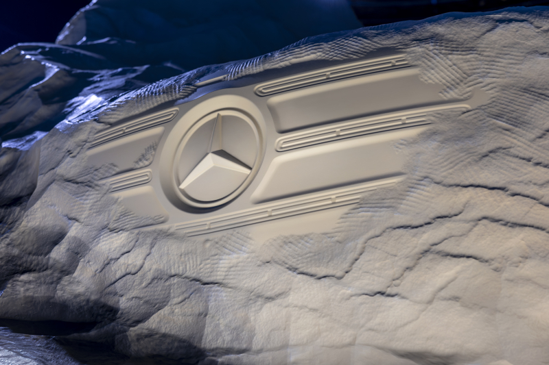 Mercedes-Benz вырезал в камне Sprinter следующего поколения