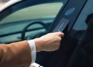Tesla избавляется от физических ключ-карт: революция в управлении электромобилями