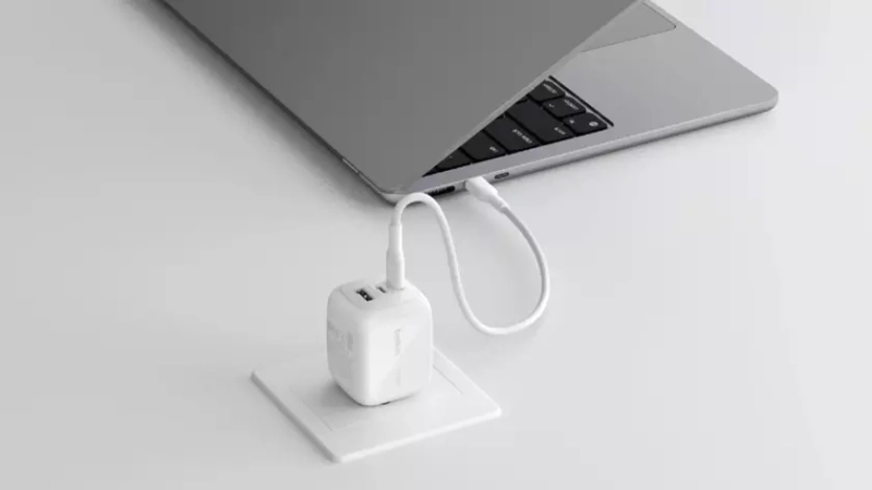 BoostCharge Pro: Innovative 3-Port GaN Wall Charger for Gadget Lovers