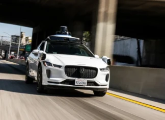 Waymo раскрыла новые возможности: автономные электромобили покоряют магистрали США