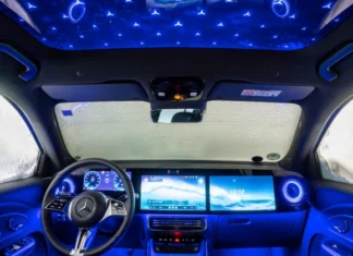 Mercedes раскрыл дизайн нового GLB: технологичный салон с экраном для каждого