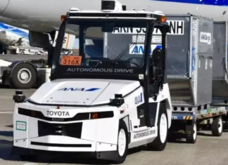 Toyota представила первые в Японии беспилотные тягачи с автономностью 4-го уровня для аэропорта «Ханэда»
