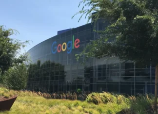 Google сделала виртуальную примерку проще: селфи теперь заменит полный фотопортрет