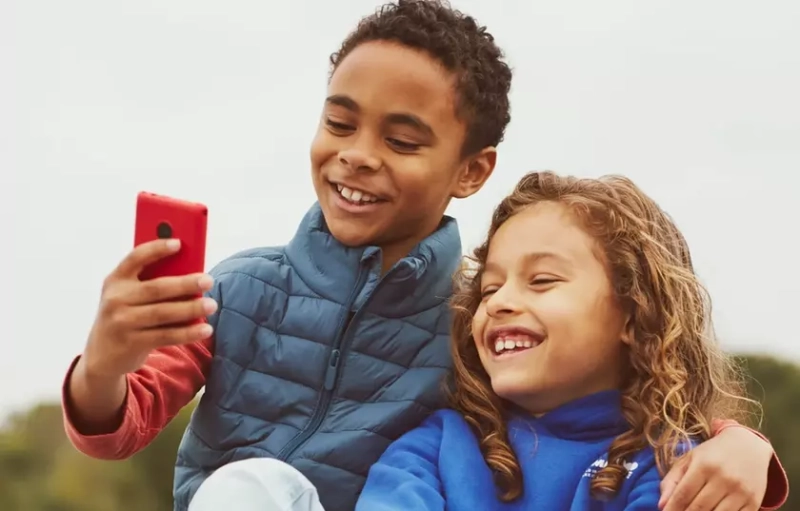 Первый безопасный смартфон для детей XploraOne