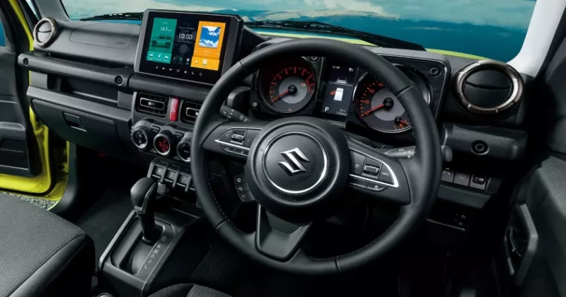 Первая встреча с передней панель интерьера Suzuki Jimny