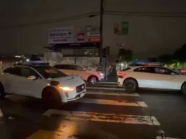 Роботакси Waymo застыли в городе: как беспилотники «сдались» во время блэкаута