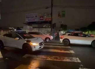 Роботакси Waymo застыли в городе: как беспилотники «сдались» во время блэкаута