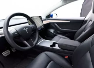 Tesla под прицелом NHTSA: почему водители не могут выбраться из Model 3 в экстренной ситуации