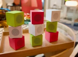 Революция в мире звука: IKEA представила модульные Bluetooth-кубики Kallsup, которые способны объединяться в сотни динамиков
