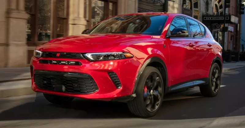 Dodge Hornet в ярком исполнении: оттенок Hot Tamale завораживает