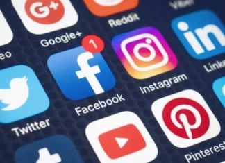 Франция наносит удар по соцсетям: детям до 15 лет закроют доступ к популярным платформам