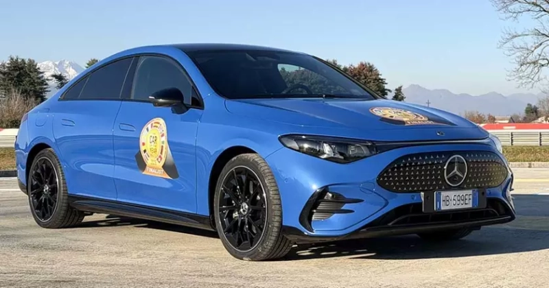 CLA от Mercedes-Benz восхищает наклейками из 'The Car Of The Year'