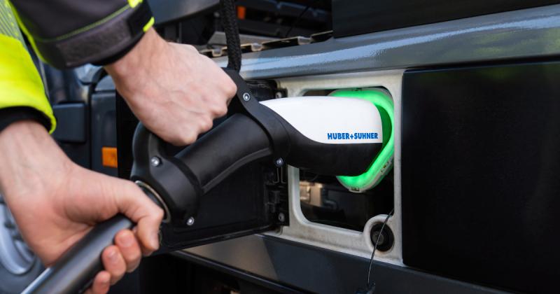 Mercedes-Benz Trucks испытывает мегаваттную зарядку на междугородних маршрутах