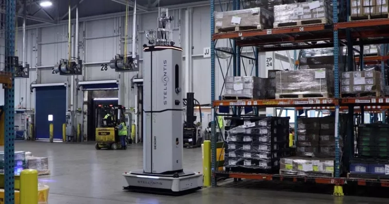 Умные технологии на ходу: на складе Stellantis заработал робот