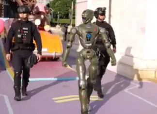 Китайский Робокоп: как андроид T-800 выходит на улицы Шэньчжэня