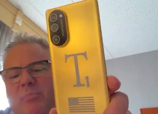 Раскрыты детали Trump Phone: золотой корпус и странный дизайн камер