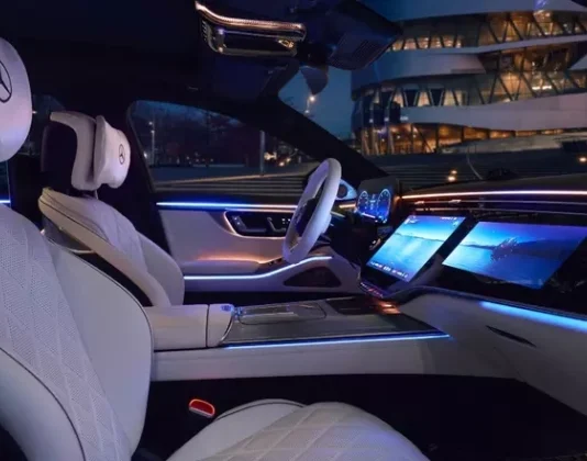 Mercedes-Benz раскрыл революционную технологию: Как массаж головы изменит комфорт в автомобиле