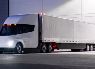 Tesla Semi: Электрический грузовик выходит на полный конвейер — что изменилось за десять лет