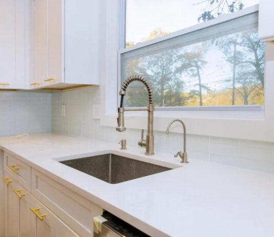 Кухонная мойка под ключ: 10 профессиональных лайфхаков, которые спасут от ремонтных кошмаров