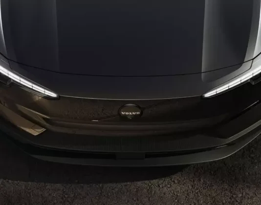 Volvo EX30 Black Edition: Темный стиль и электрическая мощь британского рынка