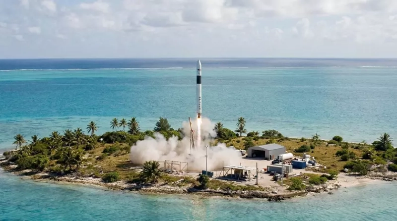 Первый старт ракеты Falcon 1 с атолла Кваджелейн
