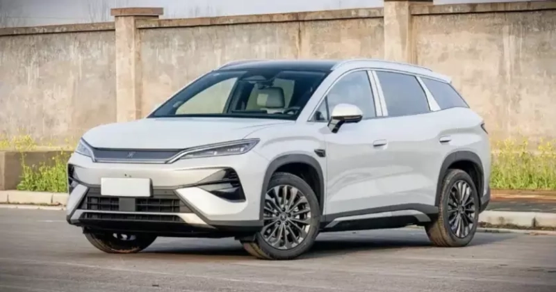 Exploring BYD Song Ultra EV's Tech-Savvy Features for 2023