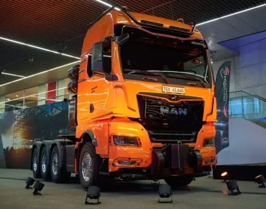 MAN представил монструозный тягач для перевозки суперсложных грузов весом до 250 тонн
